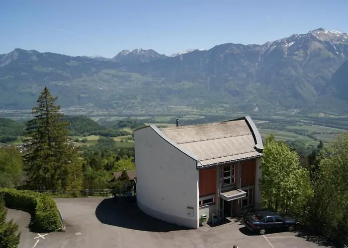Alvier Seminar- Und Hotel Obersaxen