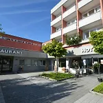Alvier Seminar- Und Hotel